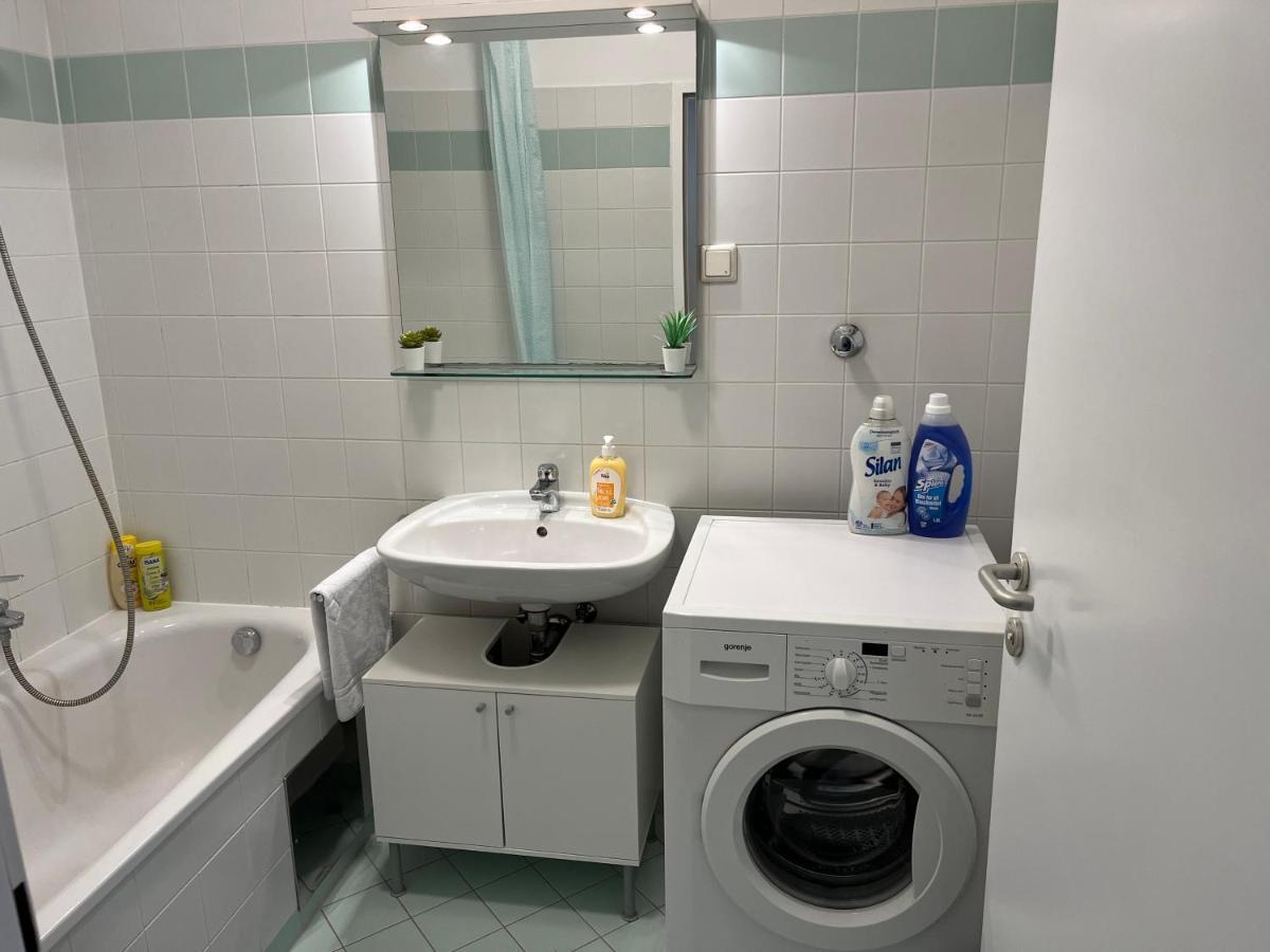 Apartamento Cool Schonbrunn Apt 2Br Viena Exterior foto